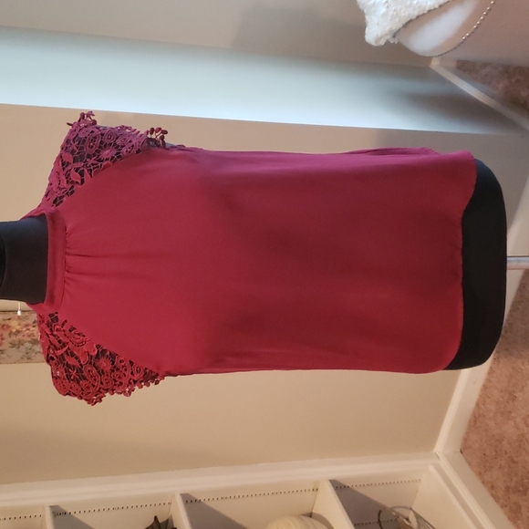 Burgundy blouse with lace sleeves size small - Picture 1 of 6
